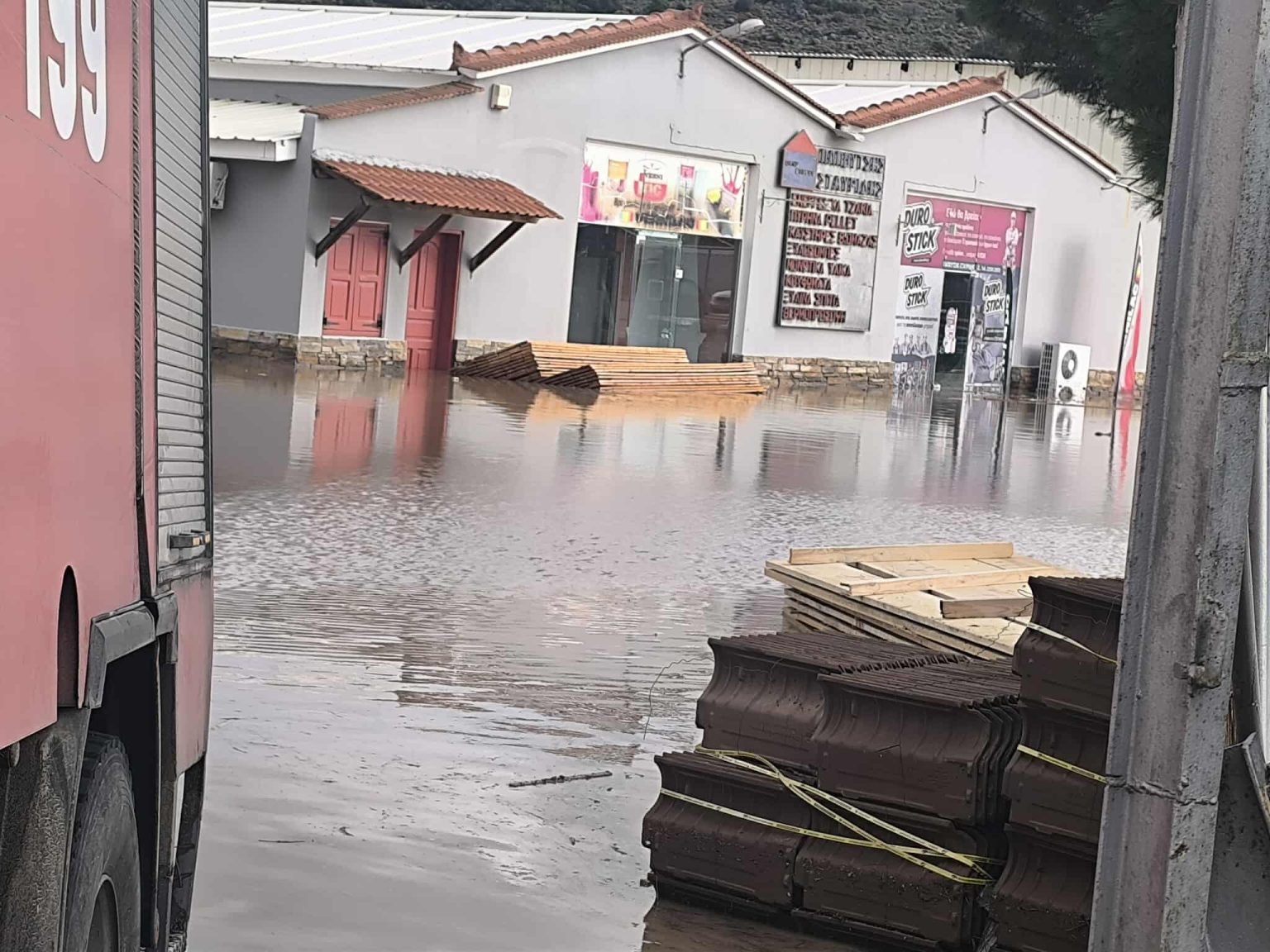 «Βούλιαξε» η Σκάλα της Λέσβου από την κακοκαιρία – Φωτογραφίες
