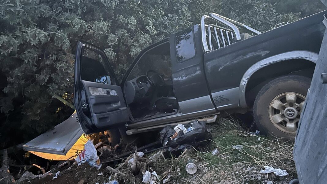 ΒΟΑΚ: Κοιμήθηκε στο τιμόνι, «ξερίζωσε» το στηθαίο και σταμάτησε σε δέντρο