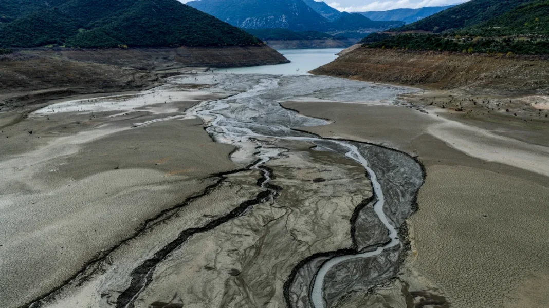 Επίσημα σε κατάσταση έκτακτης ανάγκης λόγω λειψυδρίας η Αττική – Επτά απαντήσεις για τη μείωση των αποθεμάτων νερού