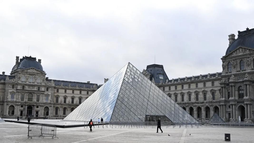 Πρόεδρος του Λούβρου: «Έχω λάβει κάθε μέτρο για τα προβλήματα ασφαλείας μας»