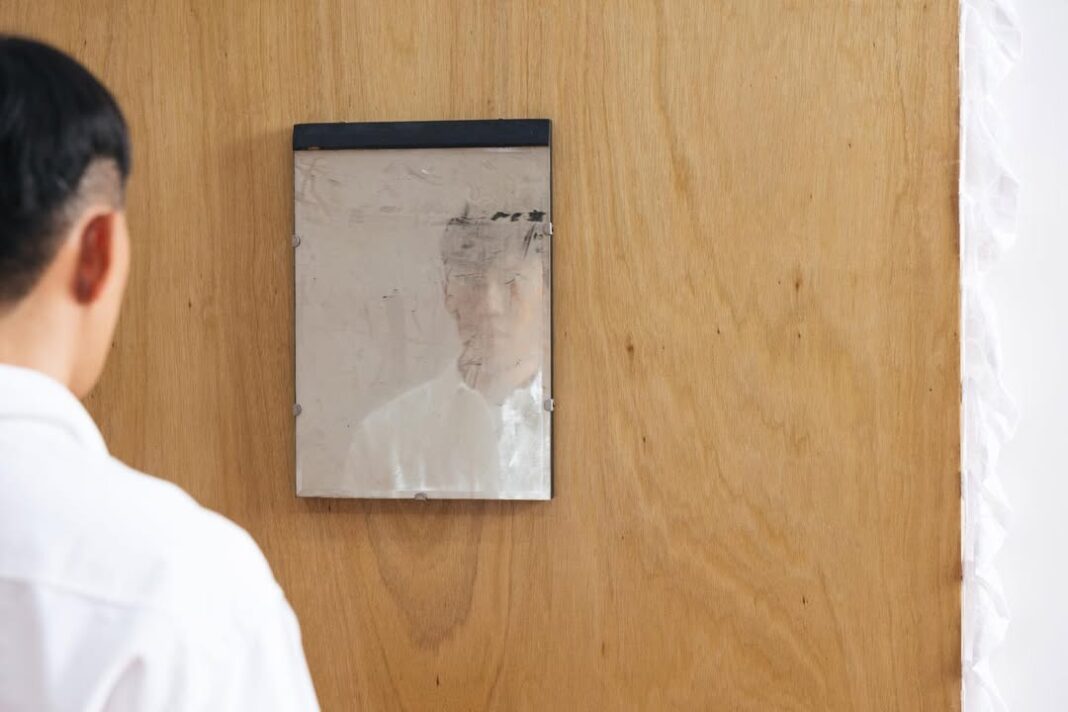 Καθάρισε τον… καθρέφτη και κατέστρεψε ένα έργο τέχνης!