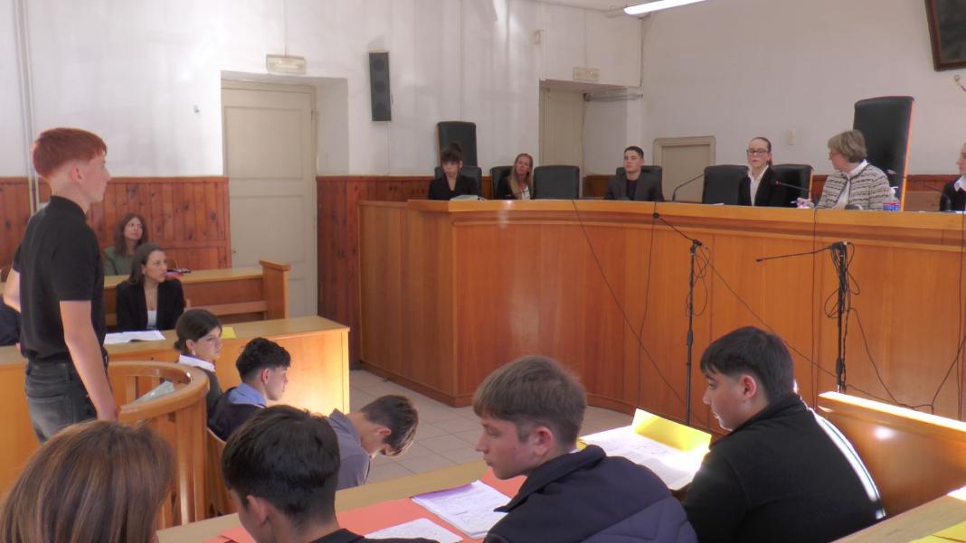 Στην Κρήτη οι πρώτες… δίκες ανηλίκων – «Εκβιαστές και ληστές αντιμέτωποι με τη δικαιοσύνη» (Φωτογραφίες)