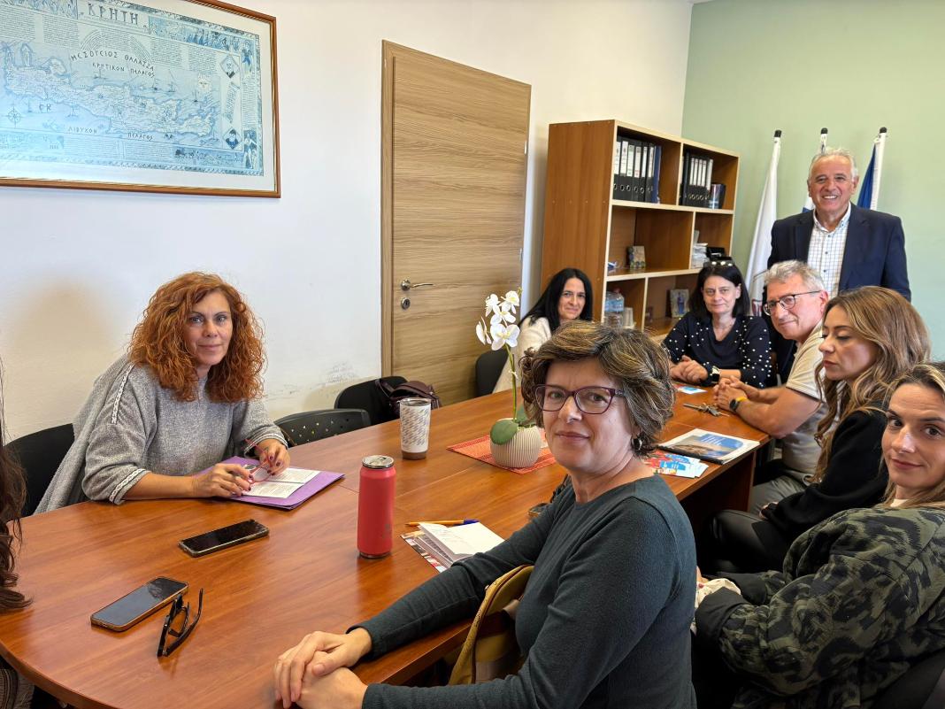 Συνεργασία Δήμου Ηρακλείου με τα «Παιδικά Χωριά S.O.S» για τη στήριξη παιδιών και γονέων