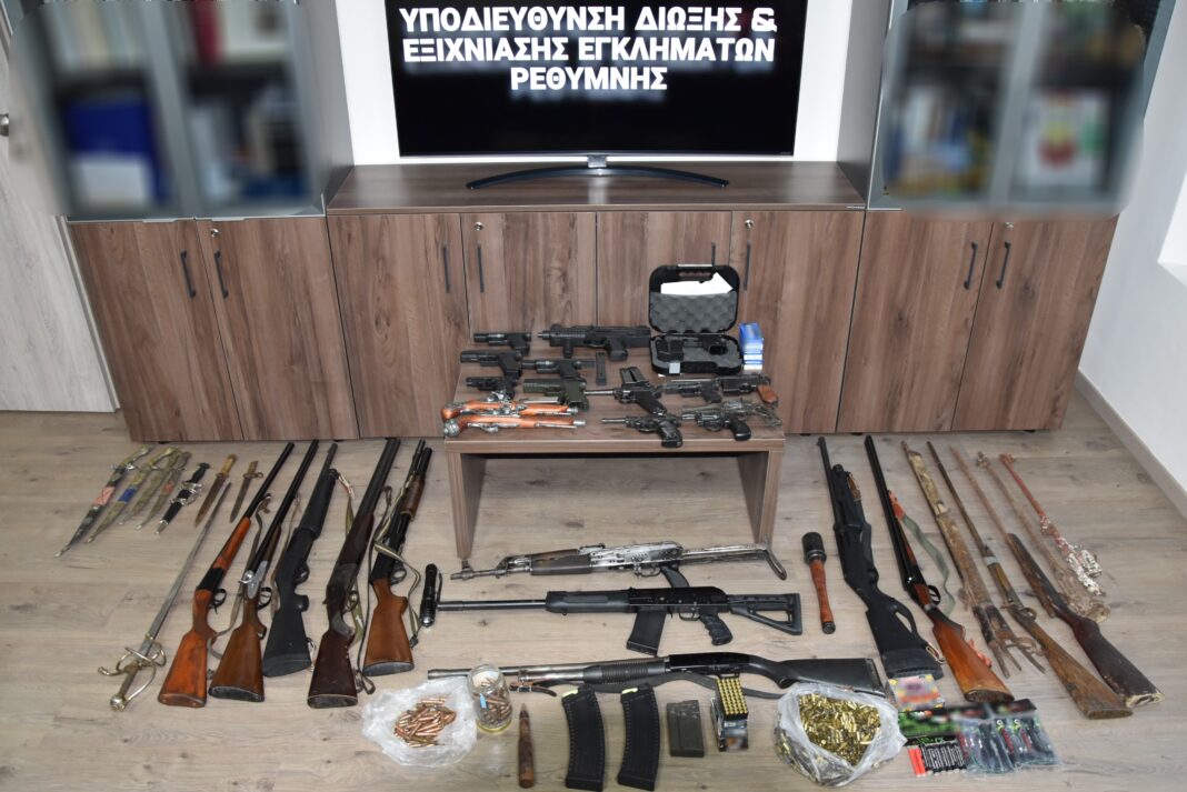 Έξι συλλήψεις σε Χανιά και Ρέθυμνο: “Ξετρύπωσαν” ολόκληρο οπλοστάσιο – Φωτογραφίες
