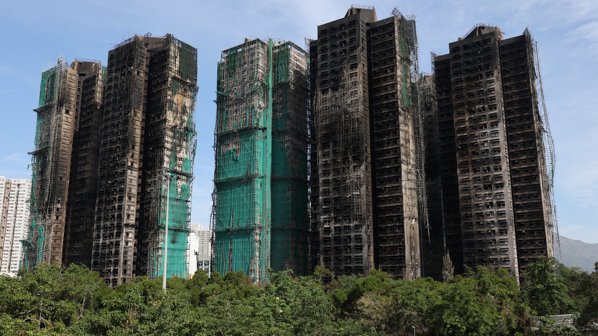 Χονγκ Κονγκ: Πλησιάζουν τους 100 οι νεκροί από την πυρκαγιά στο Τάι Πο