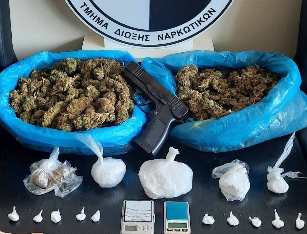 Ηράκλειο: Έφοδος της ΕΚΑΜ σε διαμέρισμα γεμάτο ναρκωτικά – Φωτογραφίες