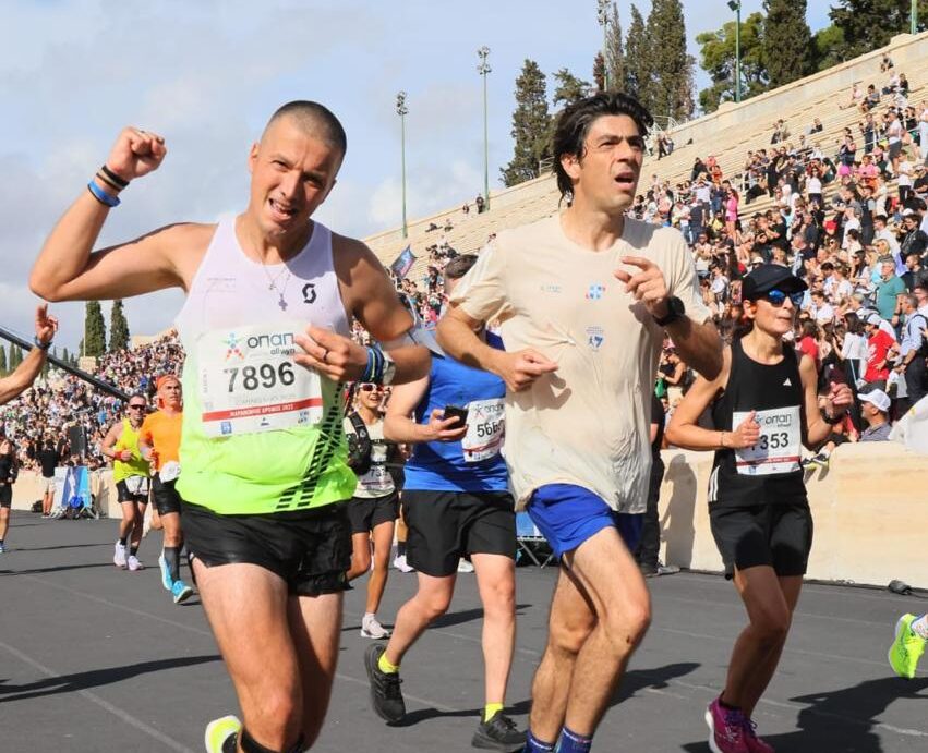 Χανιά: Δύο αστυνομικοί έτρεξαν στον Μαραθώνιο της Αθήνας και πέτυχαν εξαιρετικές επιδόσεις