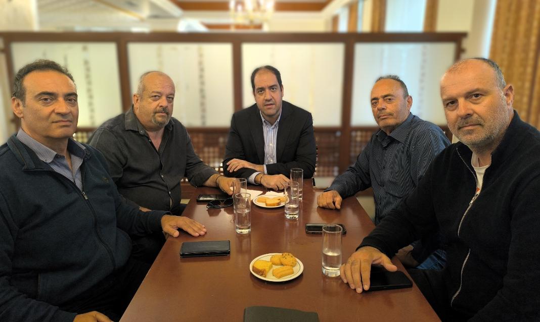 Συνάντηση Γιάννη Κεφαλογιάννη με εκπροσώπους των ταξί – Στο επίκεντρο τα προβλήματα και τα αιτήματα του κλάδου