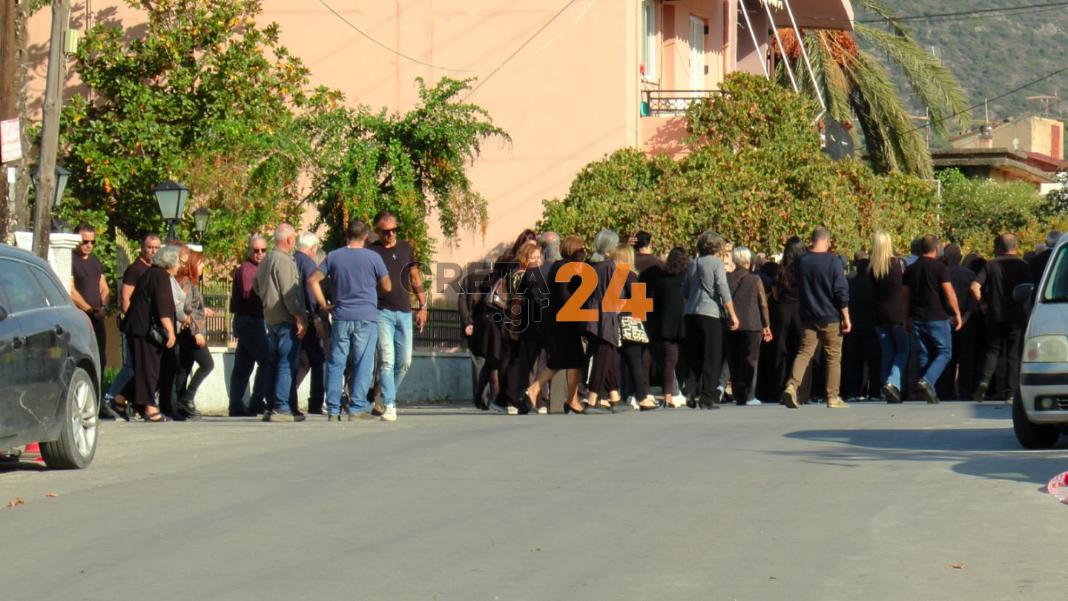 Μακελειό στα Βορίζια – Kηδεία 57χρονης: Πρωτοφανή μέτρα ασφαλείας – Σκύλος και ανιχνευτής μετάλλων στην εκκλησία – Βίντεο και φωτογραφίες