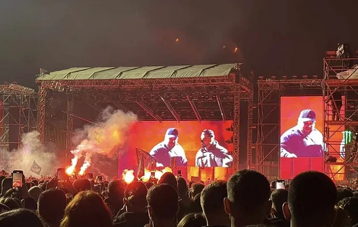 ΛΕΞ: Ξεσήκωσε το Καυτατζόγλειο στάδιο με τη συναυλία του (βίντεο)