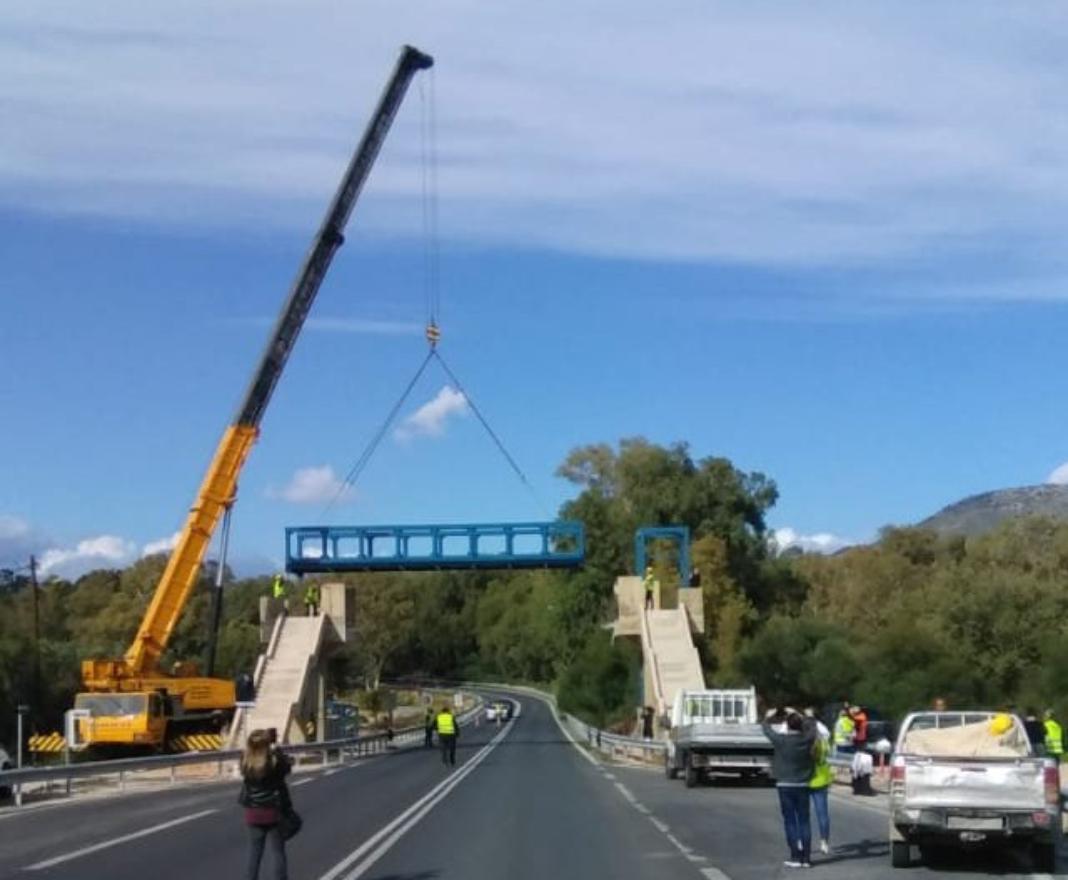 Τοποθετήθηκε η πρώτη μεταλλική πεζογέφυρα επί του ΒΟΑΚ – Φωτογραφίες