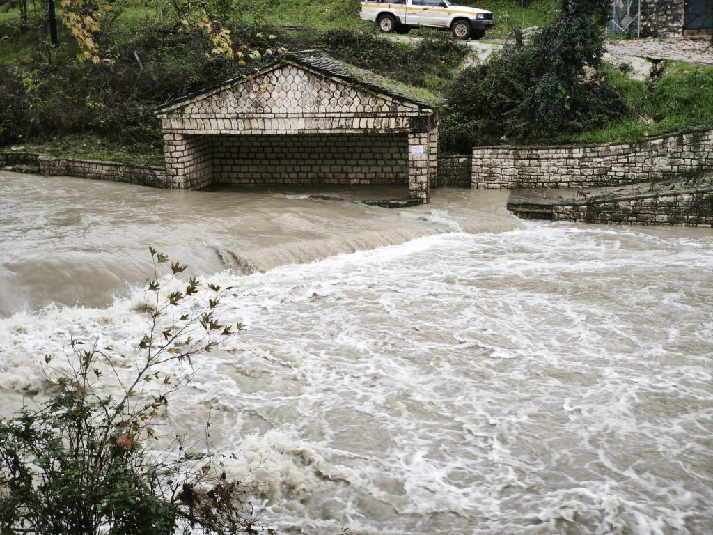 Πλημμυρικά φαινόμενα στην Κέρκυρα – Καταστροφές και προβλήματα από την κακοκαιρία