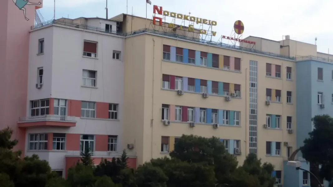 Σε κρίσιμη κατάσταση ο 12χρονος από την Καρδίτσα που έριξε οινόπνευμα σε τζάκι – Φέρει 70% εγκαύματα στο σώμα του