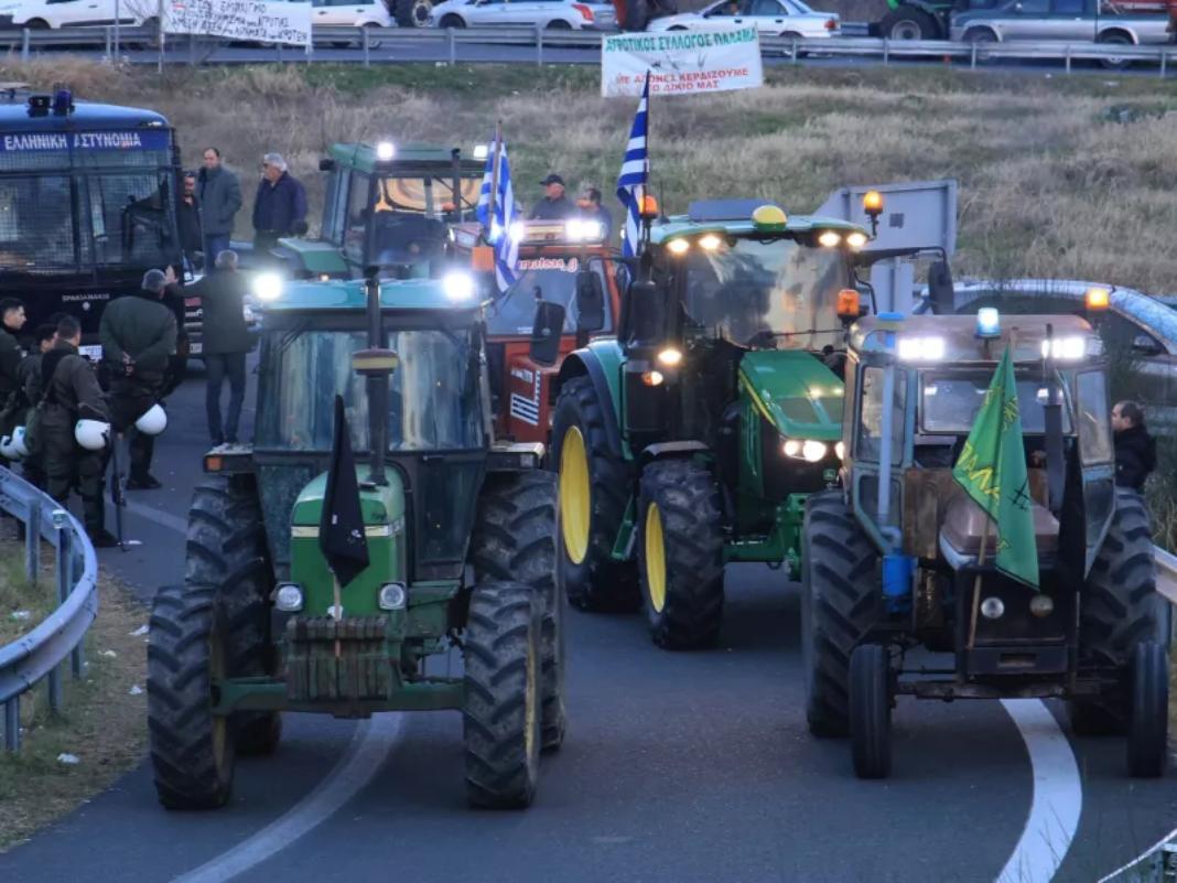 Αγροτικά μπλόκα παρά την έναρξη πληρωμών