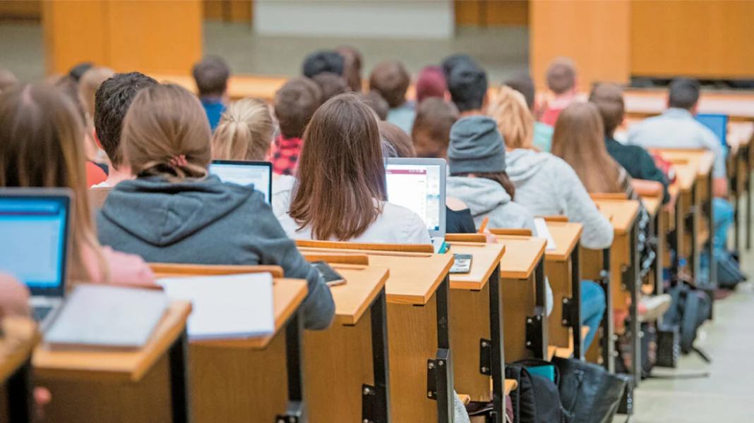 Κάθειρξη οκτώ ετών στον καθηγητή που έπαιρνε «φακελάκι» από φοιτητές για να τους περνάει στα μαθήματα