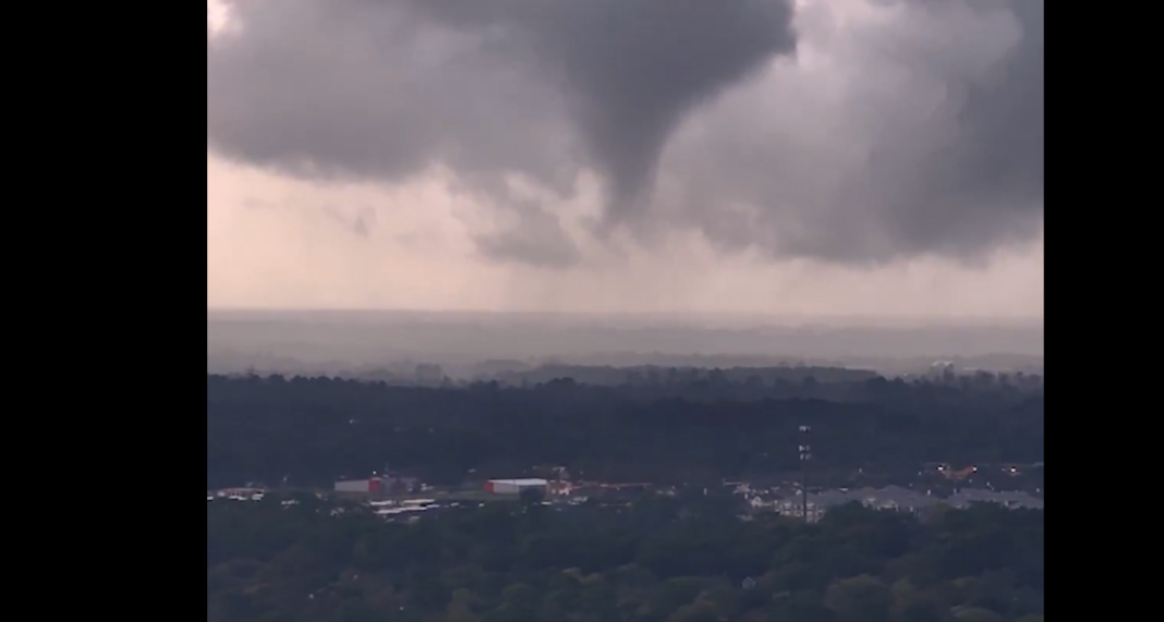 ΗΠΑ: Πάνω από 100 σπίτια καταστράφηκαν από ανεμοστρόβιλο στο Χιούστον – Βίντεο