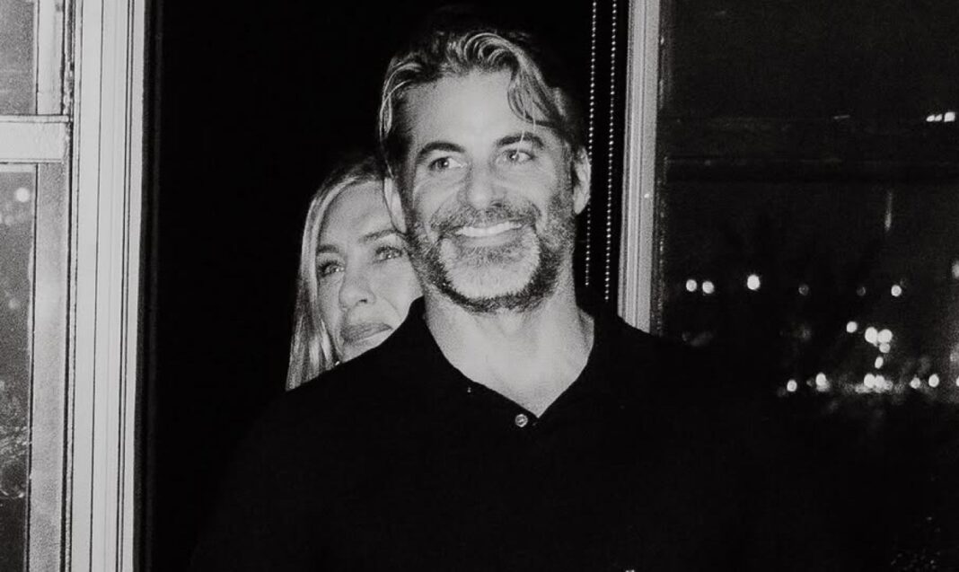 Η Τζένιφερ Άνιστον επισημοποίησε τη σχέση με τον νέο σύντροφό της