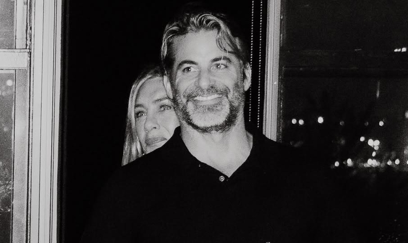 Η Τζένιφερ Άνιστον επισημοποίησε τη σχέση με τον νέο σύντροφό της