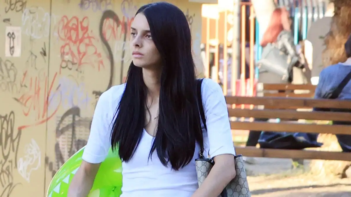 Άννα Μπεζάν: «Η μητέρα μου με άφησε στο μαιευτήριο, ο μπαμπάς μου με κακοποιούσε»