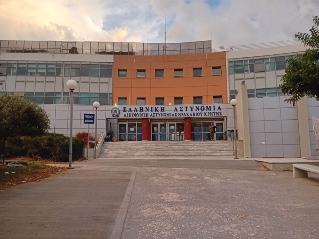 Βορίζια: Από τις φυλακές στο Αστυνομικό Μέγαρο Ηρακλείου ο γαμπρός του Φανούρη Καργάκη – Εξετάζεται και για τη βόμβα