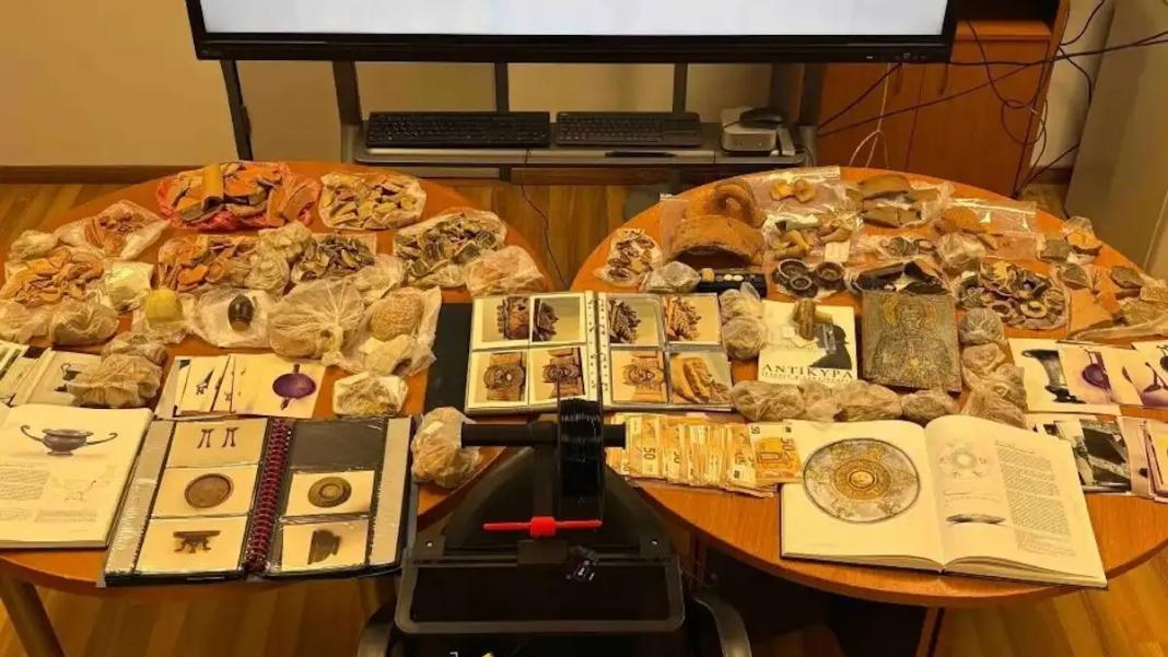 Συνελήφθη μέλος διεθνούς οργάνωσης αρχαιοκάπηλων -Βρέθηκαν αρχαία αντικείμενα και θρησκευτικές εικόνες σπίτι του