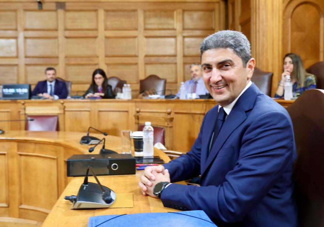 Εξεταστική για ΟΠΕΚΕΠΕ: Συνεχίζει την κατάθεση του ο Λευτέρης Αυγενάκης