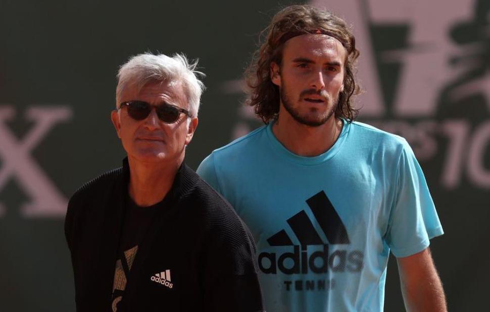 Ο πατέρας Τσιτσιπάς υποστήριξε στην τροχαία ότι εκείνος οδηγούσε το αυτοκίνητο του γιου του