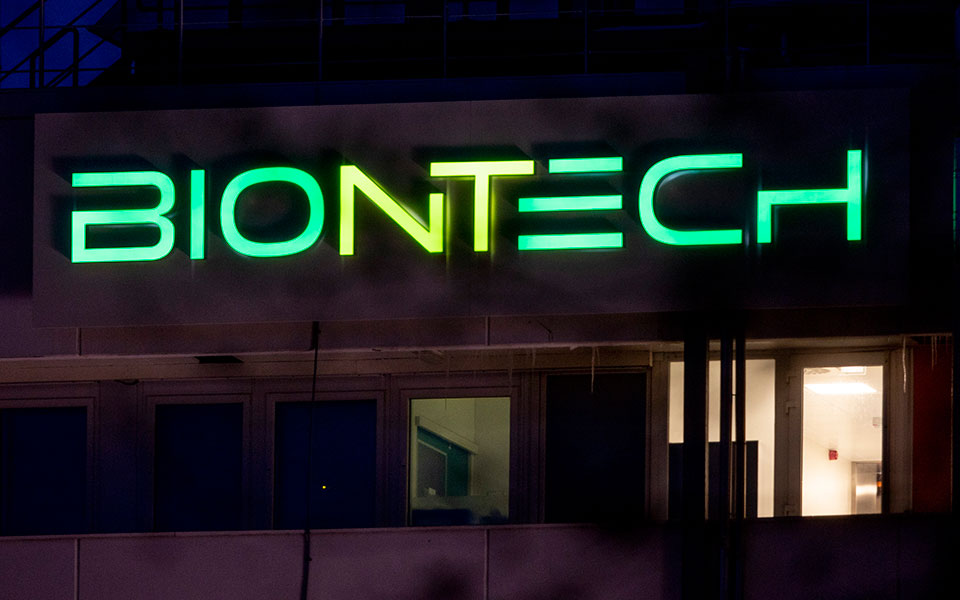 Η Pfizer πουλάει το μερίδιό της στην BioNTech