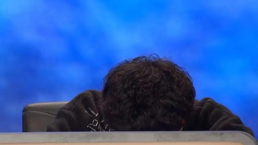 Διαγωνιζόμενος «λιποθύμησε» κατά τη διάρκεια τηλεπαιχνιδιού γνώσεων στο BBC – «Μπορεί κάποιος να δει αν ζει;»