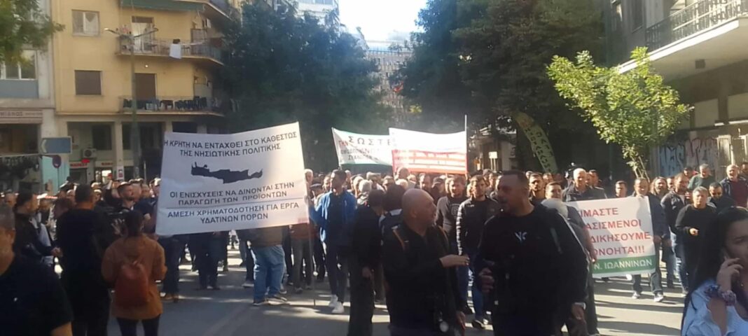 Συλλαλητήριο αγροτοκτηνοτρόφων στην Αθήνα: Κατέθεσαν τα αιτήματά τους στον Κώστα Τσιάρα