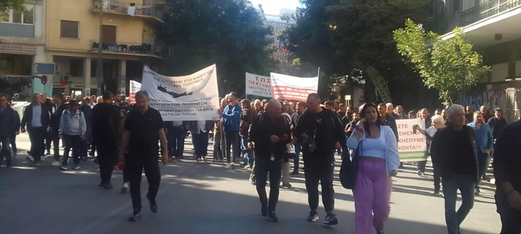 «Απόβαση» αγροτών και κτηνοτρόφων στην Αθήνα – Έντονη η παρουσία Κρητικών