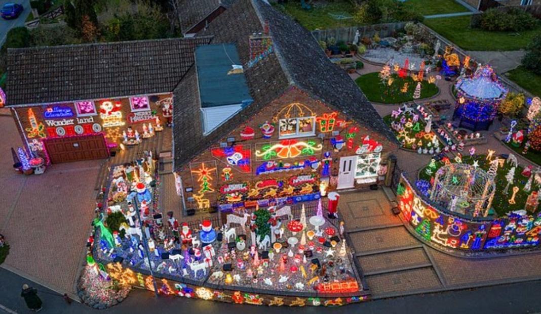 Το σπίτι που μαγεύει τους επισκέπτες με 2 εκατ. χριστουγεννιάτικα φωτάκια – Δείτε βίντεο & φωτογραφίες