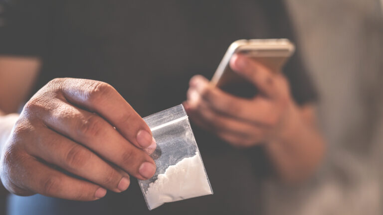 Ο «χάρτης» των ναρκωτικών στην Ελλάδα: Η κρυμμένη κοκαΐνη σε… γαρίδες και η νέα απειλή