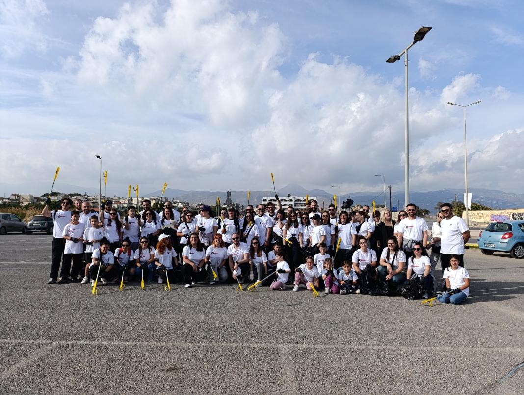 Με επιτυχία η δράση καθαρισμού στην παραλιακή του Ηρακλείου από την Cosmos Sport – Φωτογραφίες