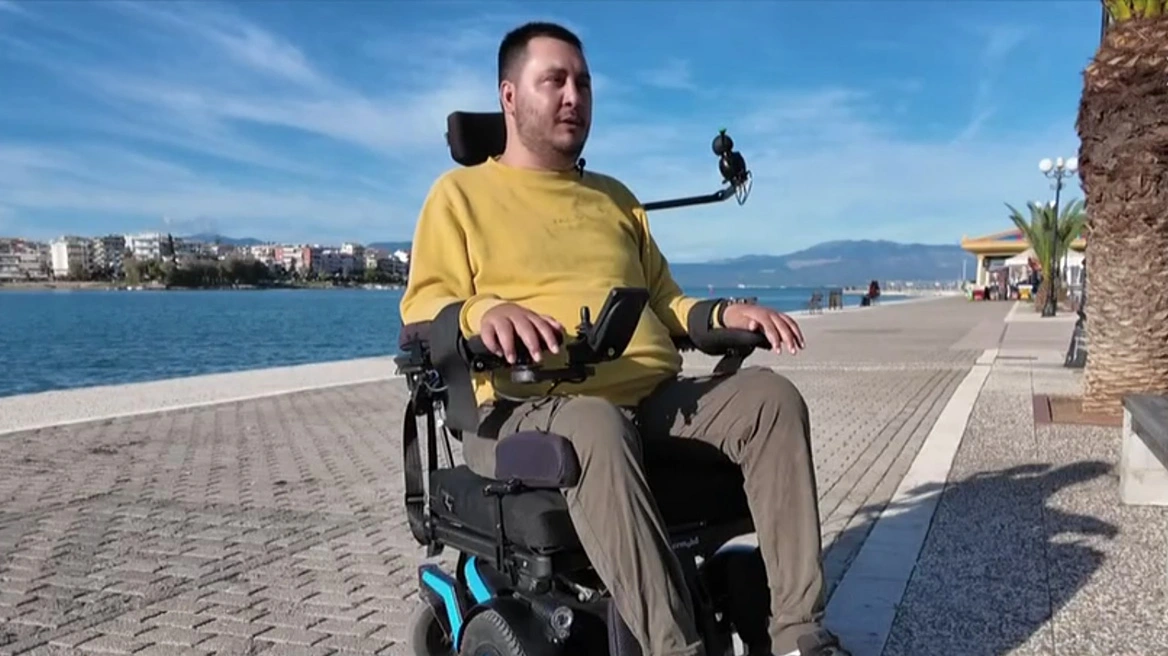 «Κατάλαβα εξ αρχής ότι παρέλυσα»: Συγκινεί ο Γιάννης Δαμιανός που βούτηξε για τον Σταυρό και καθηλώθηκε στο αναπηρικό αμαξίδιο