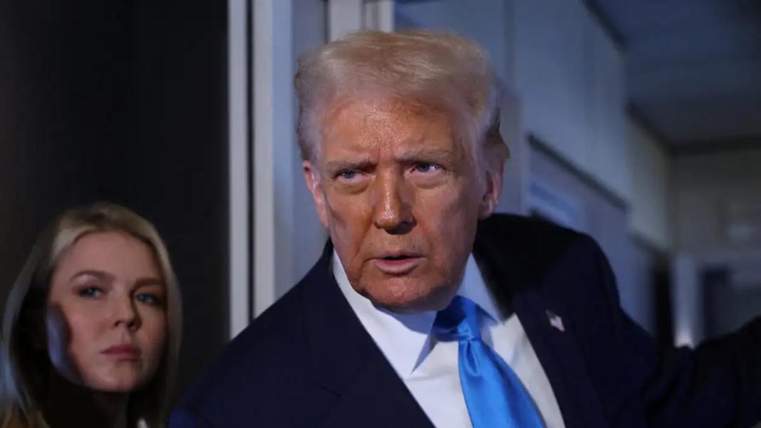 Ο Τραμπ περιορίζει την πρόσβαση δημοσιογράφων και στον Λευκό Οίκο μετά το Πεντάγωνο