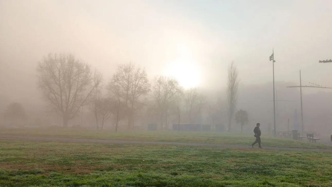 Πνίγηκε από τους καπνούς η Λαμία από τη μαζική καύση υπολειμμάτων καλλιεργειών