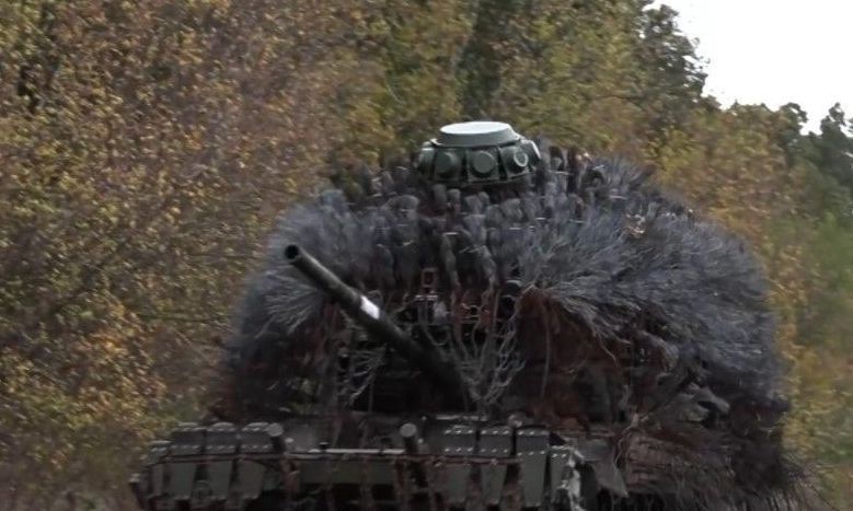 Οι Ρώσοι αναπτύσσουν «τανκ-σκαντζόχοιρους» για άμυνα απέναντι στα ουκρανικά drones