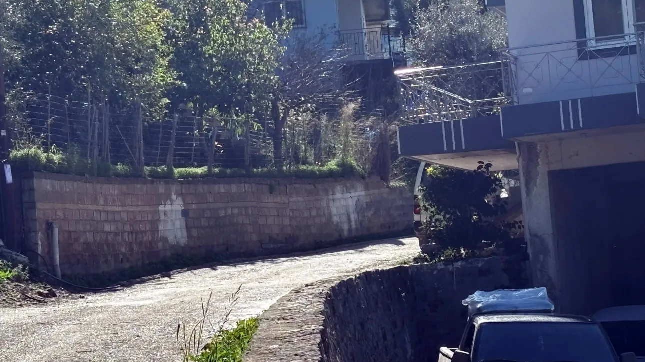 Τραγωδία στην Πάτρα: «Άκουσα ουρλιαχτά και βγήκα έξω» – Συγκλονίζει ο παππούς του νεκρού τρίχρονου