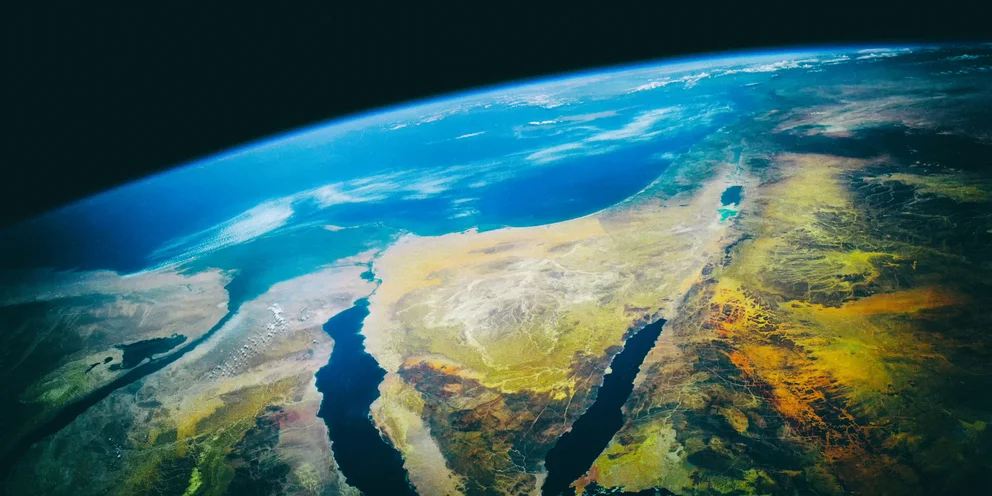 Οι επιστήμονες ανακαλύπτουν ότι οι ήπειροι της Γης «ξεφλουδίζουν» σιγά σιγά από κάτω