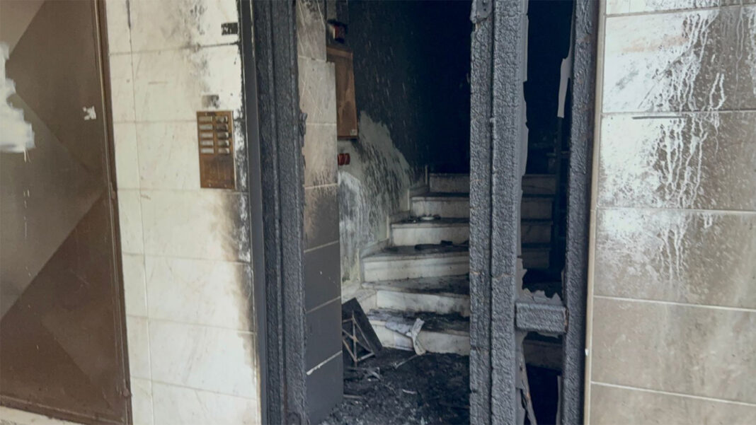 Θεσσαλονίκη: Πρώην υπάλληλος της ΕΥΠ μένει στην πολυκατοικία που έγινε η έκρηξη με γκαζάκια