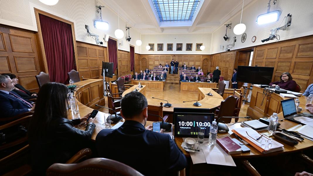 O “Φραπές”, η Εξεταστική  και το Δελφινάριο