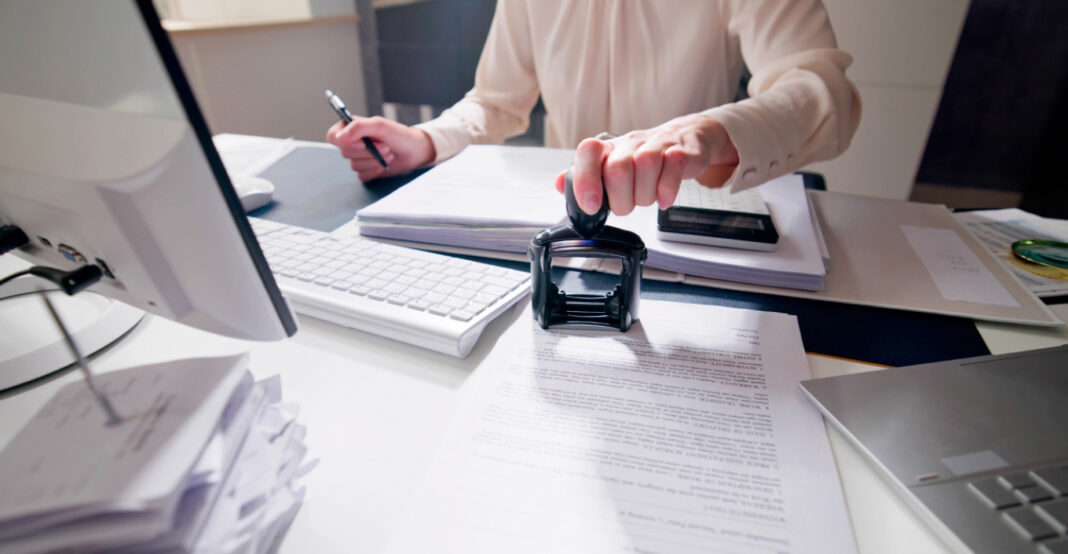 Συμφωνία για επαναφορά συλλογικών συμβάσεων – Επίσημες ανακοινώσεις από Κεραμέως και φορείς