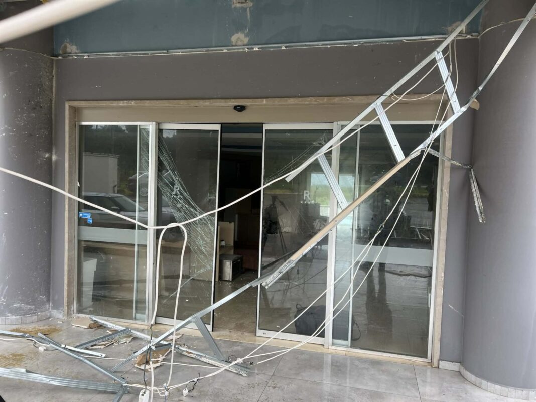 Εικόνες βιβλικής καταστροφής από ανεμοστρόβιλο που έπληξε τη Φοινικούντα – Φωτογραφίες