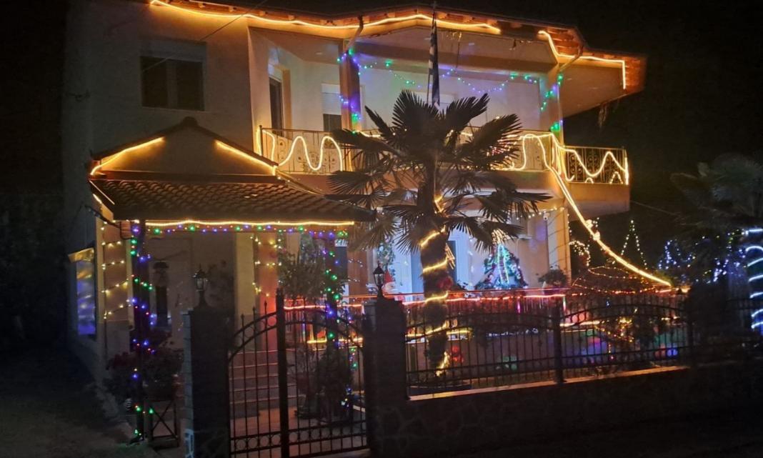 Σπίτι με 20.000 λαμπάκια «μεταμορφώνεται» στο σπίτι του Άι Βασίλη κάθε Χριστούγεννα