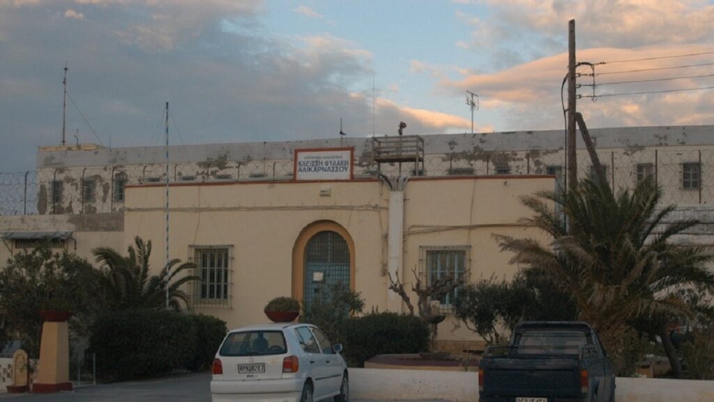 Αιφνιδιαστική μεταγωγή εκτός Κρήτης επτά κρατουμένων – Οι τρεις από το μακελειό στο Βορίζια