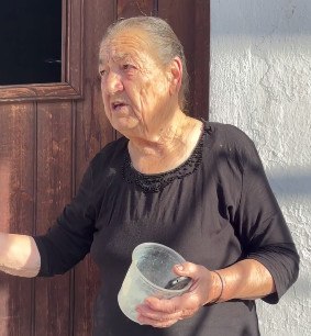 Συγκλονίζει ηλικιωμένη που έζησε τις δύο βεντέτες στα Βορίζια: «Κάποτε ήταν χωριό με αξία, εμείς το φέραμε στην κατάσταση που είναι»