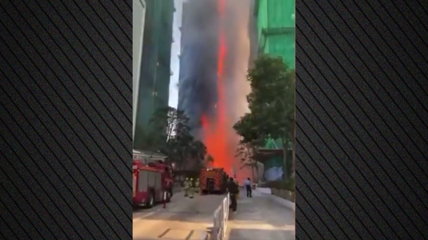 Μεγάλη φωτιά σε ουρανοξύστη στο Χονγκ Κονγκ – Αναφορές για πολλούς εγκλωβισμένους – Βίντεο