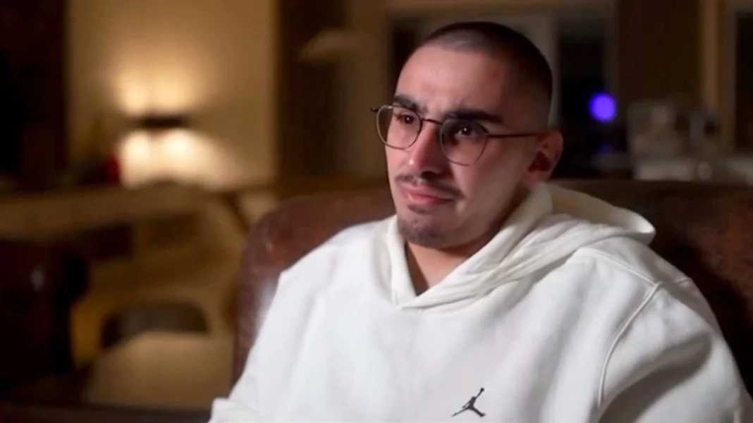 «Χειρότεροι και από Ναζί»: 21χρονος Ισραηλινός μιλά για τη σεξουαλική κακοποίηση που υπέστη στα χέρια των βασανιστών του στη Γάζα