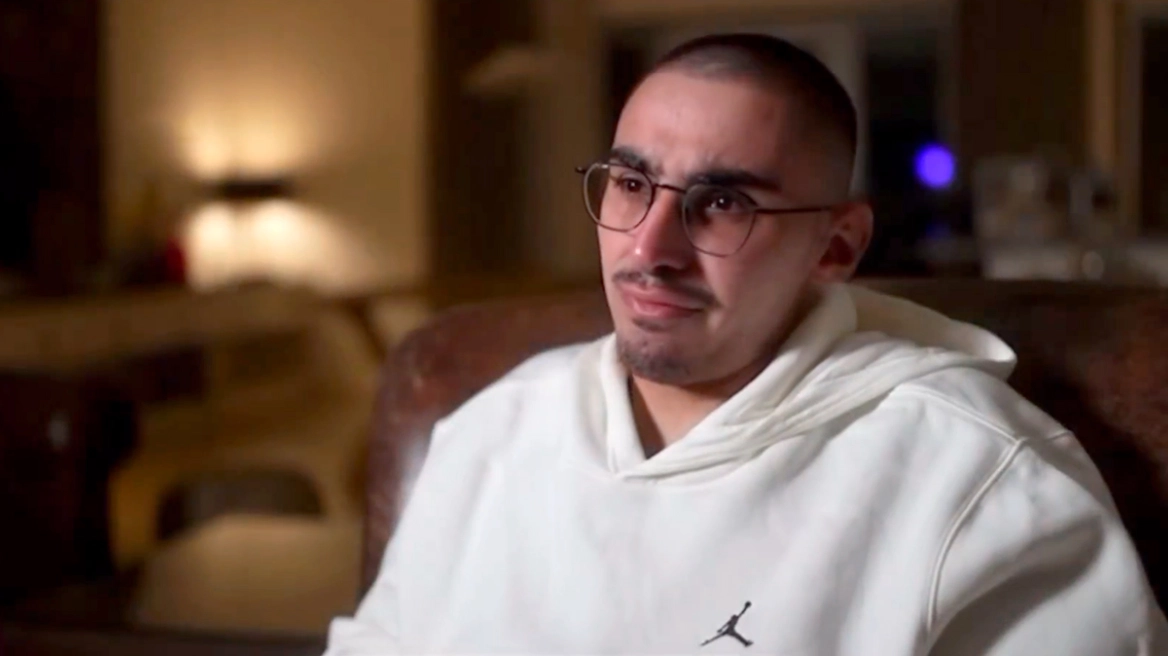 «Χειρότεροι και από Ναζί»: 21χρονος Ισραηλινός μιλά για τη σεξουαλική κακοποίηση που υπέστη στα χέρια των βασανιστών του στη Γάζα